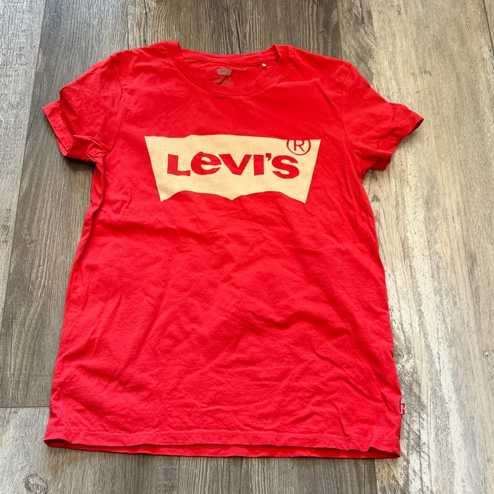 Levi's Bright Red Tee‎ with Cream Logo